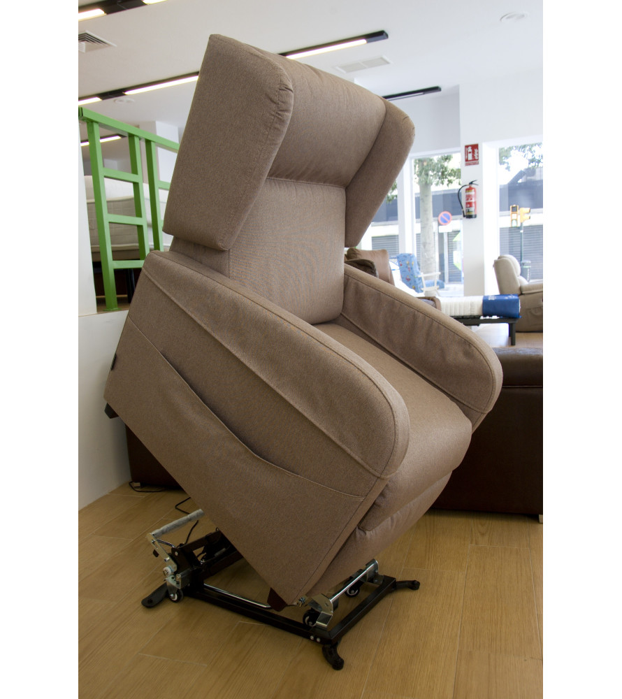 Sillon relax motorizado con sistema Power Lift levanta personas y ruedas